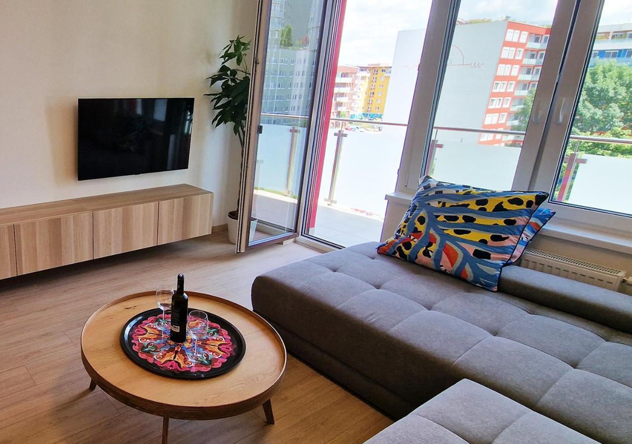 New Cozy 2 Room Pink Apartment Bratislava 058 Exterior foto