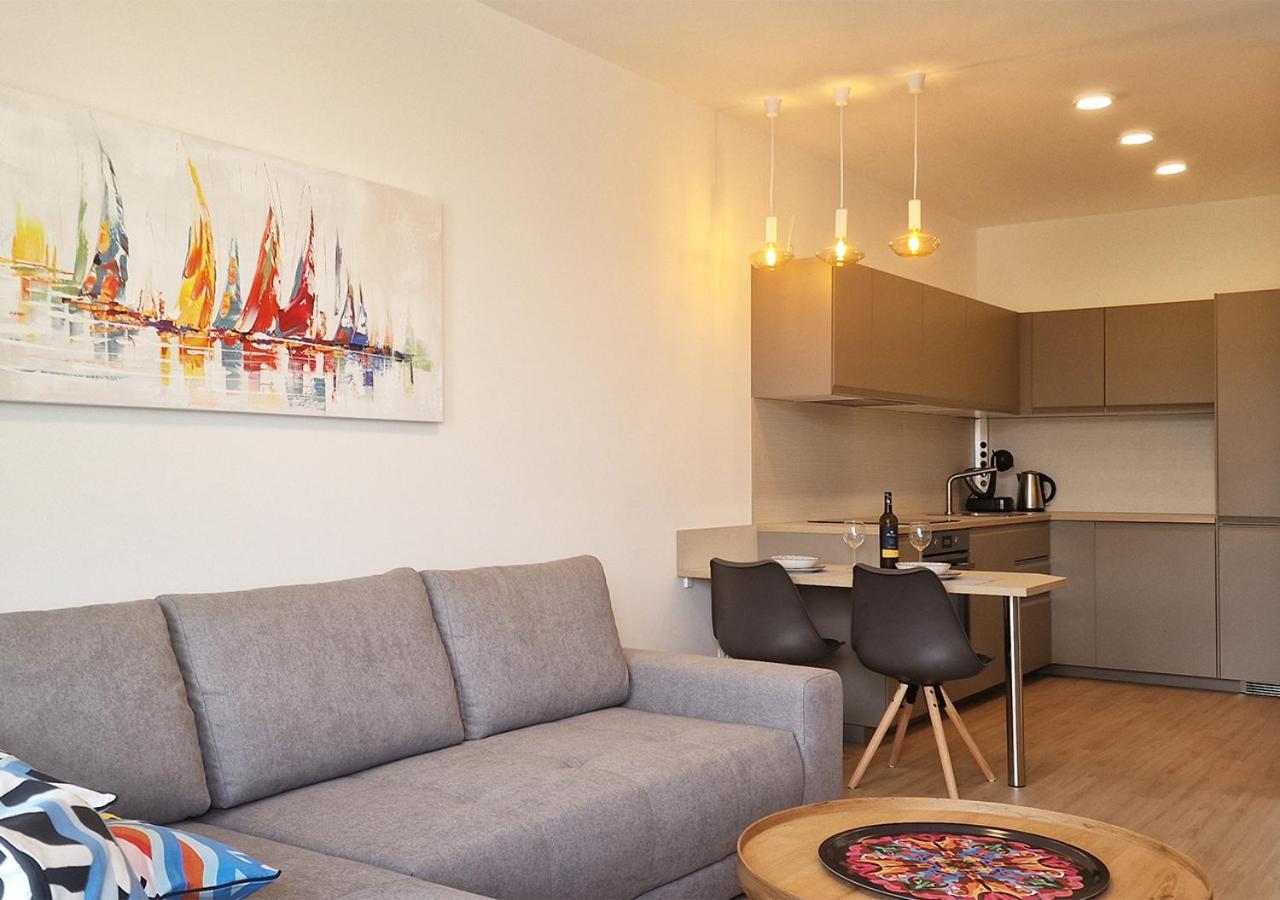 New Cozy 2 Room Pink Apartment Bratislava 058 Exterior foto