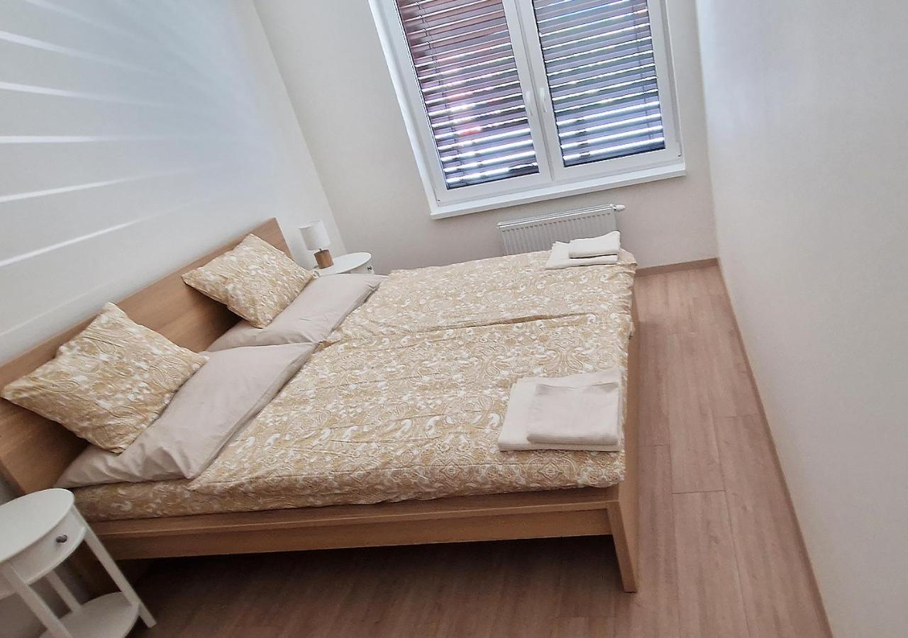 New Cozy 2 Room Pink Apartment Bratislava 058 Exterior foto