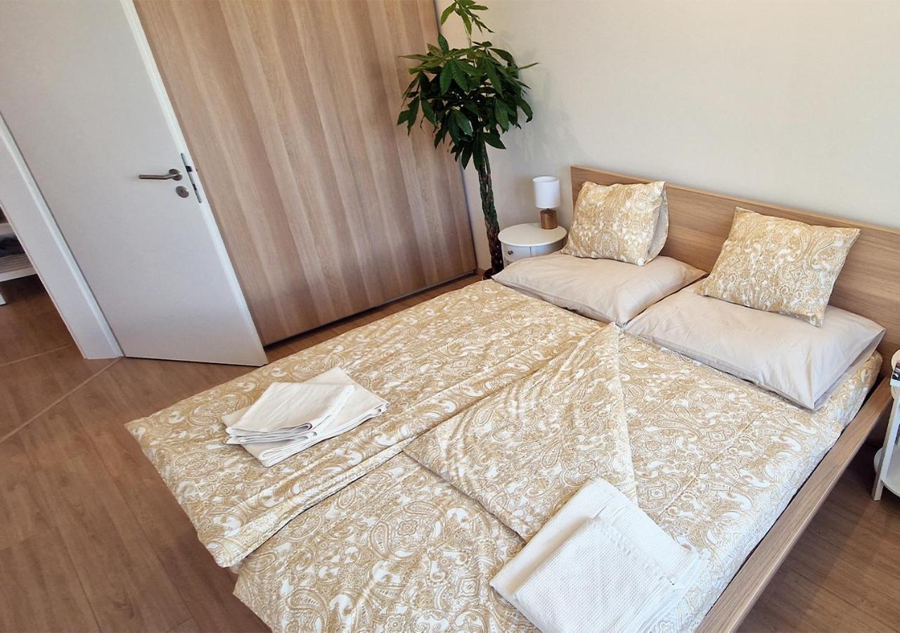 New Cozy 2 Room Pink Apartment Bratislava 058 Exterior foto